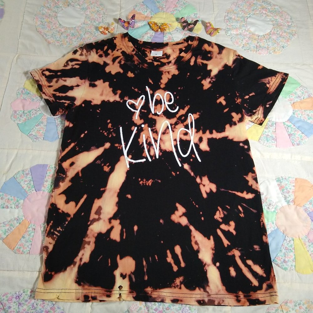 Mom's Care | Tie Dye Graphic Tee | Size M 🦋